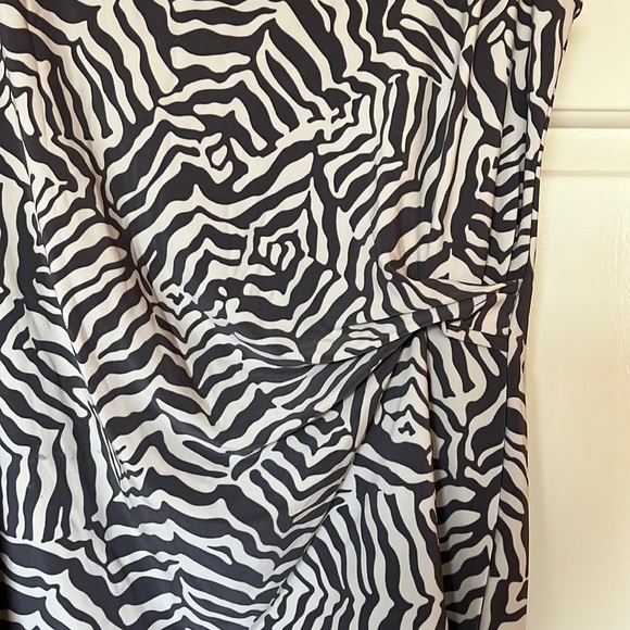 Anne Klein Subtle Animal Print Sleeveless Top-Very Versatile! - Picture 2 of 5